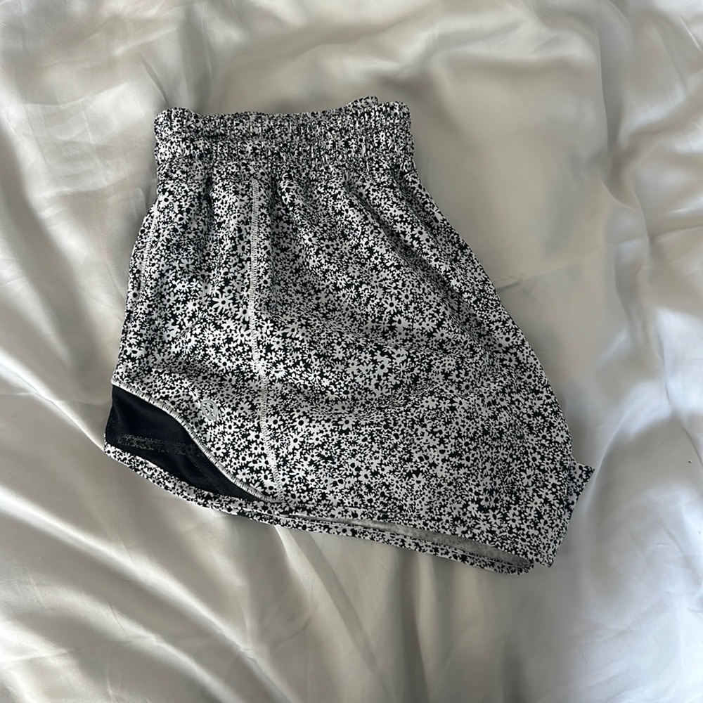 LULULEMON Hotty Hot 2.5” Short